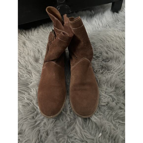 Sundance Suede Boots for Women for sale | eBay Sundance Perforated Buckle Brown Suede Ankle Boots 39 Western Cowgirl Chic Italy